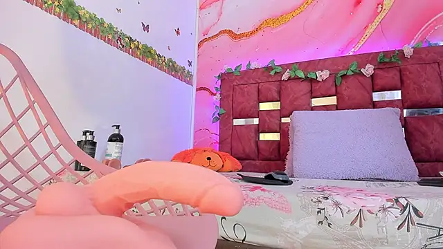 Snapshot of melody_paris chatting on February 8, 10:50 am melody paris online show from February 8, 10:50 am