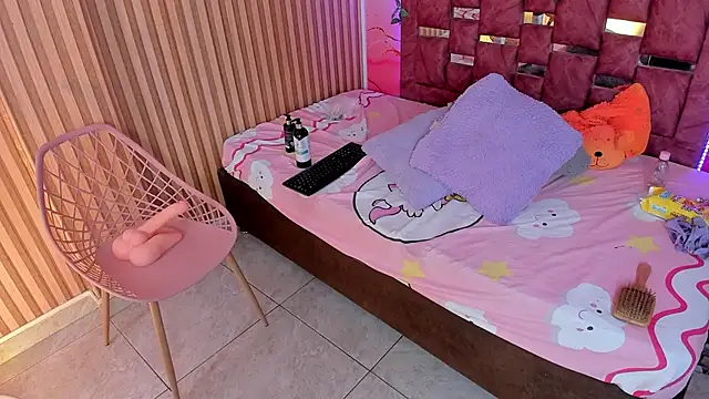 Snapshot of melody_paris chatting on February 20, 5:07 pm melody paris online show from February 20, 5:07 pm