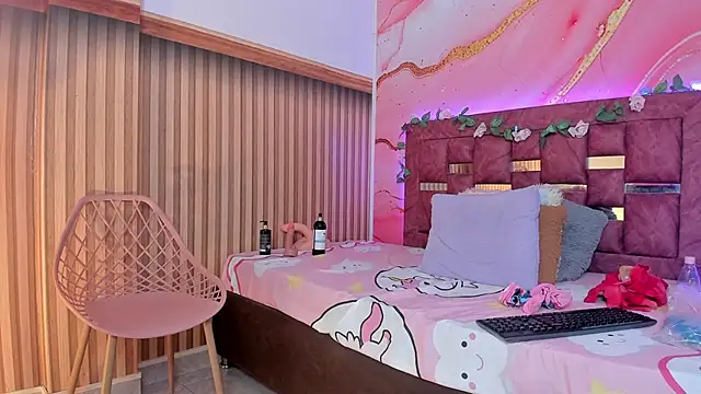 Snapshot of melody_paris chatting on February 21, 1:55 pm melody paris online show from February 21, 1:55 pm