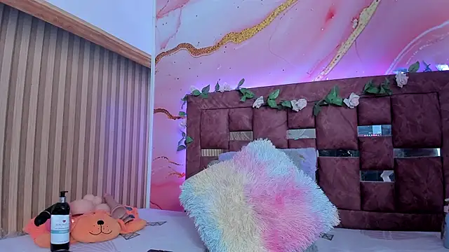 Snapshot of melody_paris chatting on March 7, 10:45 am melody paris online show from March 7, 10:45 am