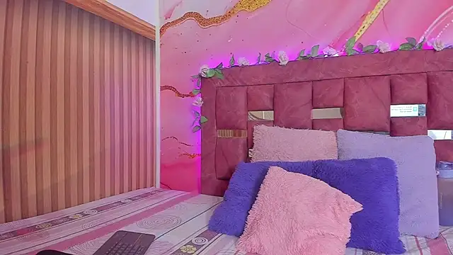 Snapshot of melody_paris chatting on November 4, 10:47 am melody paris online show from November 4, 10:47 am