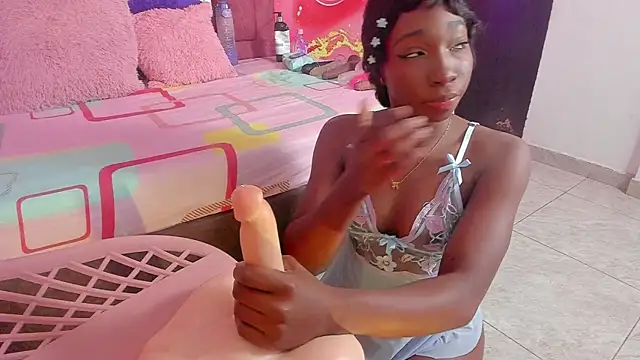 Snapshot of melody_paris chatting on November 5, 10:59 am melody paris online show from November 5, 10:59 am