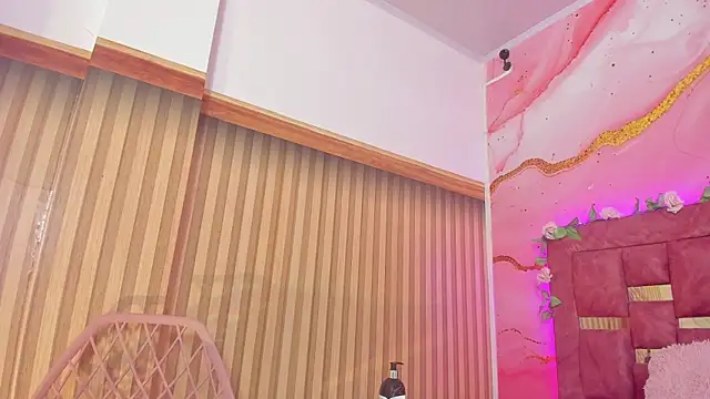 Snapshot of melody_paris chatting on November 18, 10:52 am melody paris online show from November 18, 10:52 am