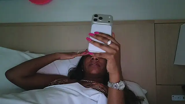 Snapshot of longislandprincess chatting on May 24, 6:57 pm longislandprincess online show from May 24, 6:57 pm