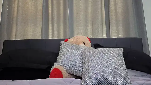 Snapshot of longislandprincess chatting on May 26, 12:45 pm longislandprincess online show from May 26, 12:45 pm