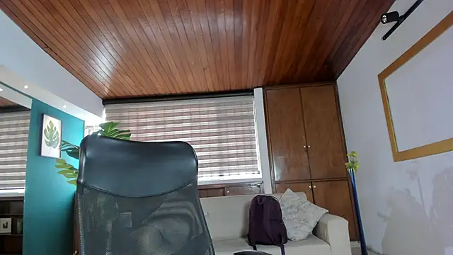 Lyssa Muller online show from November 25, 1:33 pm