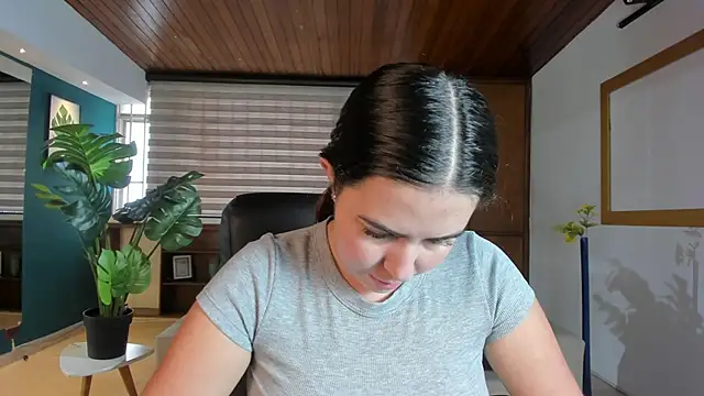 Lyssa Muller online show from December 4, 1:53 pm