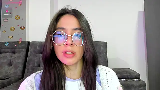 Snapshot of emmadiaz1 chatting on January 16, 11:59 pm emmadiaz1 online show from January 16, 11:59 pm