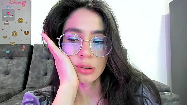 Snapshot of emmadiaz1 chatting on January 30, 2:27 am emmadiaz1 online show from January 30, 2:27 am