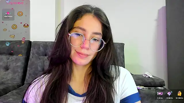 Snapshot of emmadiaz1 chatting on February 24, 4:27 am emmadiaz1 online show from February 24, 4:27 am