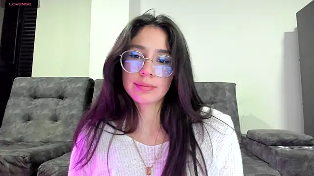 Snapshot of emmadiaz1 chatting on October 6, 6:11 am emmadiaz1 online show from October 6, 6:11 am