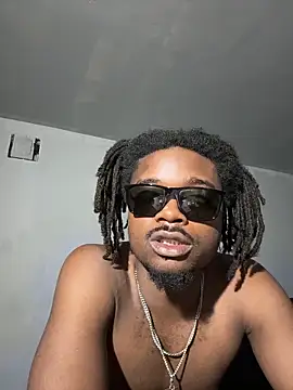 Snapshot of SluttyLyfe4L chatting on May 17, 11:06 am SluttyLyfe4L online show from May 17, 11:06 am