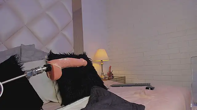 KimRoussee online show from February 12, 6:51 am