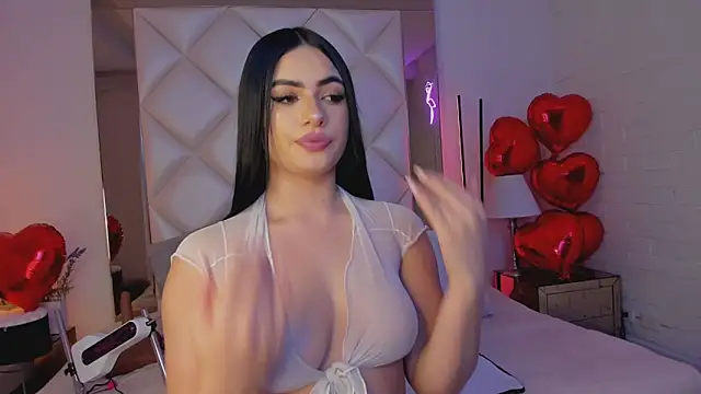 KimRoussee online show from February 15, 8:11 am