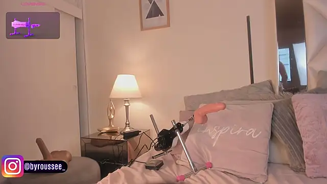 KimRoussee online show from November 20, 5:18 am