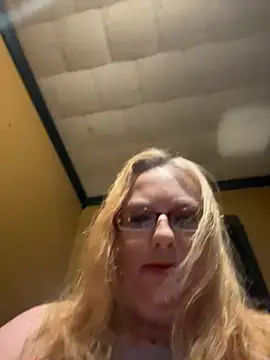 CherishWilliams online show from April 24, 6:27 am