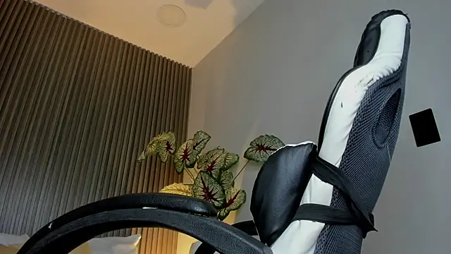 dania miller  online show from November 12, 2:56 am