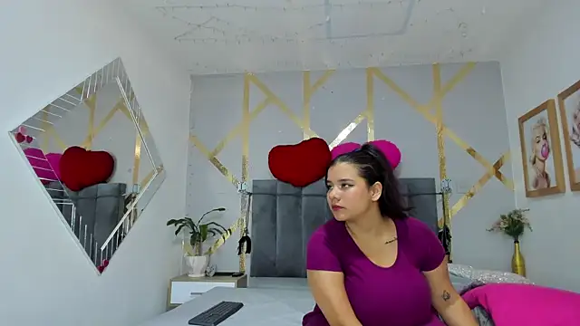 Caroliine Torres online show from June 11, 12:25 pm