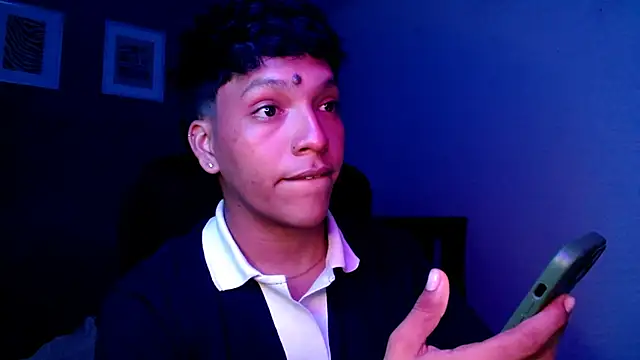 Snapshot of Xander_bonnet1 chatting on January 15, 6:12 am Xander bonnet1 online show from January 15, 6:12 am