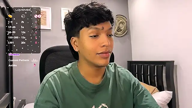 Snapshot of Xander_bonnet1 chatting on February 2, 5:37 pm Xander bonnet1 online show from February 2, 5:37 pm