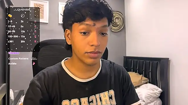 Snapshot of Xander_bonnet1 chatting on February 5, 6:04 pm Xander bonnet1 online show from February 5, 6:04 pm