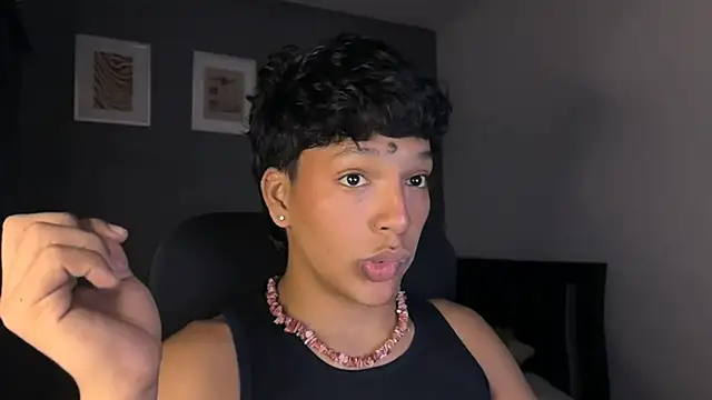 Snapshot of Xander_bonnet1 chatting on February 12, 4:44 pm Xander bonnet1 online show from February 12, 4:44 pm