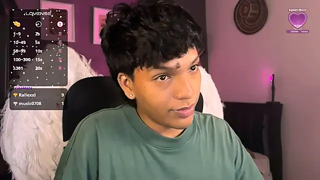 Snapshot of Xander_bonnet1 chatting on February 15, 8:11 pm Xander bonnet1 online show from February 15, 8:11 pm