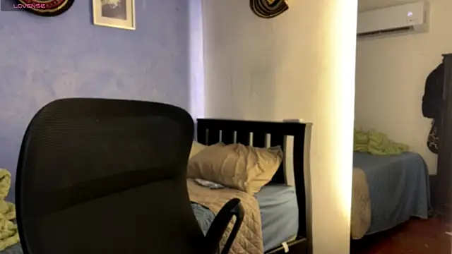 Snapshot of Xander_bonnet1 chatting on September 10, 11:54 am Xander bonnet1 online show from September 10, 11:54 am