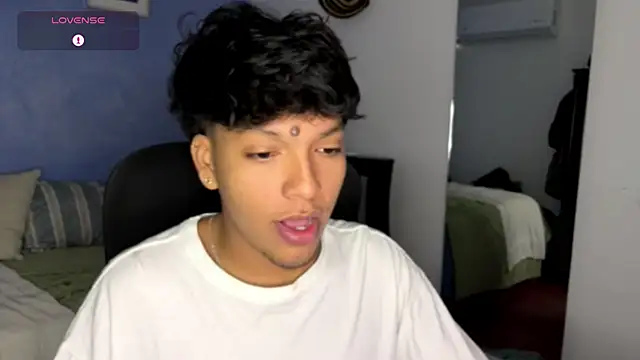 Snapshot of Xander_bonnet1 chatting on September 18, 11:12 am Xander bonnet1 online show from September 18, 11:12 am