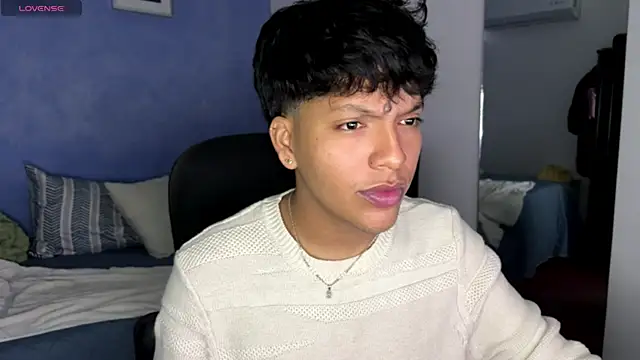 Snapshot of Xander_bonnet1 chatting on October 15, 12:49 pm Xander bonnet1 online show from October 15, 12:49 pm