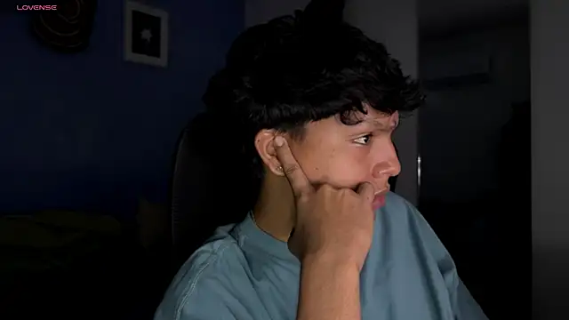 Snapshot of Xander_bonnet1 chatting on November 21, 12:26 pm Xander bonnet1 online show from November 21, 12:26 pm