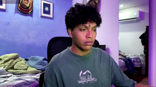 Snapshot of Xander_bonnet1 chatting on November 29, 2:31 pm Xander bonnet1 online show from November 29, 2:31 pm