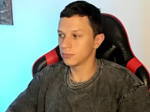 Snapshot of goodboy69l chatting on February 11, 12:32 pm goodboy69l online show from February 11, 12:32 pm