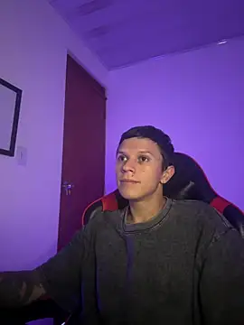 Snapshot of goodboy69l chatting on March 20, 3:22 am goodboy69l online show from March 20, 3:22 am