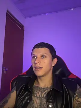 Snapshot of goodboy69l chatting on March 21, 4:10 pm goodboy69l online show from March 21, 4:10 pm