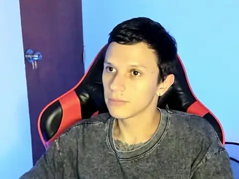 Snapshot of goodboy69l chatting on March 24, 4:06 am goodboy69l online show from March 24, 4:06 am
