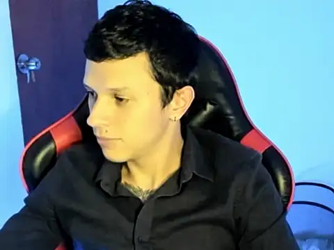 Snapshot of goodboy69l chatting on April 1, 11:35 pm goodboy69l online show from April 1, 11:35 pm
