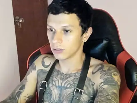 Snapshot of goodboy69l chatting on April 8, 1:27 am goodboy69l online show from April 8, 1:27 am