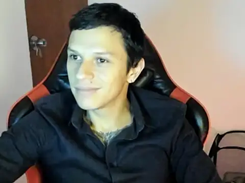 Snapshot of goodboy69l chatting on April 9, 1:38 am goodboy69l online show from April 9, 1:38 am