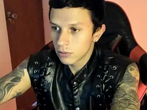 Snapshot of goodboy69l chatting on April 9, 10:59 pm goodboy69l online show from April 9, 10:59 pm