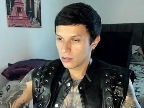 Snapshot of goodboy69l chatting on April 12, 11:32 pm goodboy69l online show from April 12, 11:32 pm