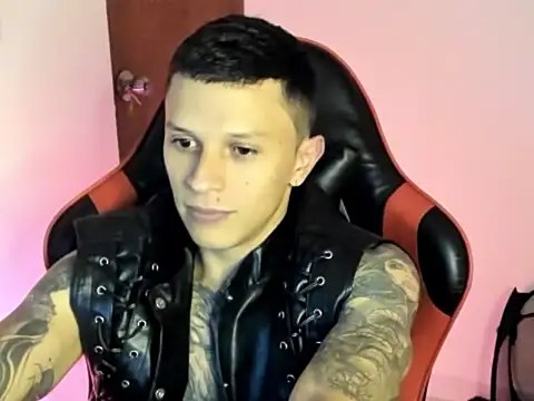 Snapshot of goodboy69l chatting on April 15, 11:49 pm goodboy69l online show from April 15, 11:49 pm