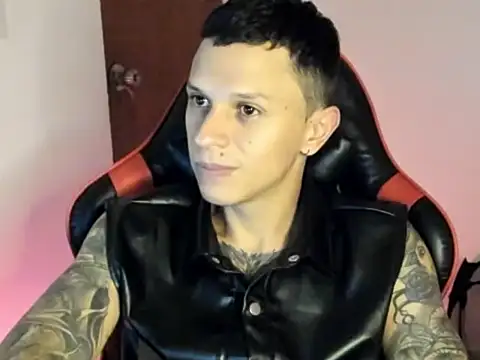 Snapshot of goodboy69l chatting on April 16, 11:07 pm goodboy69l online show from April 16, 11:07 pm