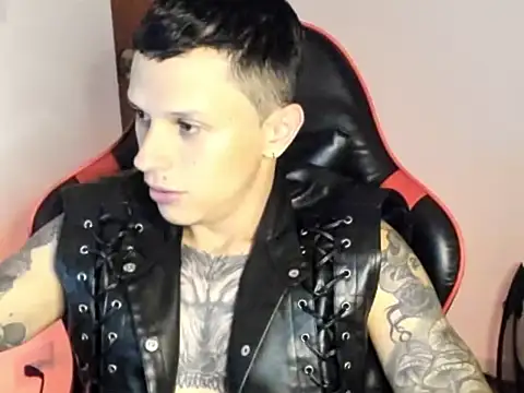 Snapshot of goodboy69l chatting on April 17, 8:12 pm goodboy69l online show from April 17, 8:12 pm