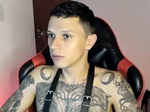Snapshot of goodboy69l chatting on April 18, 9:04 pm goodboy69l online show from April 18, 9:04 pm