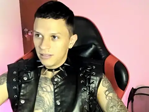 Snapshot of goodboy69l chatting on April 19, 3:55 pm goodboy69l online show from April 19, 3:55 pm