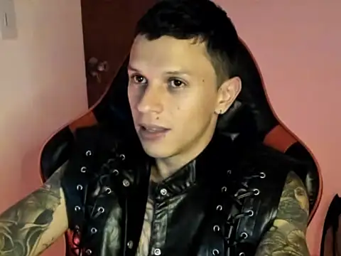 Snapshot of goodboy69l chatting on April 21, 9:28 pm goodboy69l online show from April 21, 9:28 pm