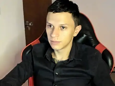 Snapshot of goodboy69l chatting on April 25, 12:57 am goodboy69l online show from April 25, 12:57 am