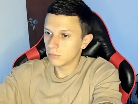 Snapshot of goodboy69l chatting on May 9, 12:05 am goodboy69l online show from May 9, 12:05 am