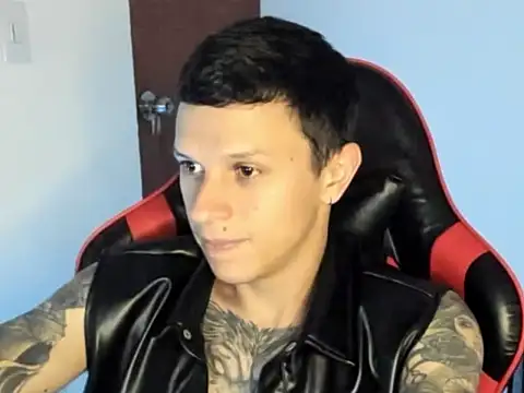 Snapshot of goodboy69l chatting on May 19, 1:00 am goodboy69l online show from May 19, 1:00 am